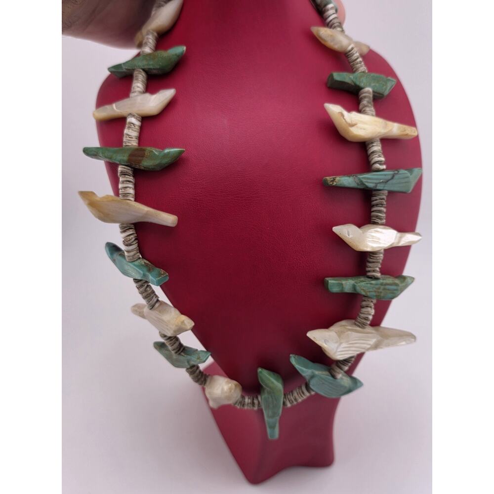 VINTAGE NATIVE AMERICAN TURQUOISE MOTHER OF PEARL SHELL HEISHI CARVED NECKLACE - Picture 6 of 16